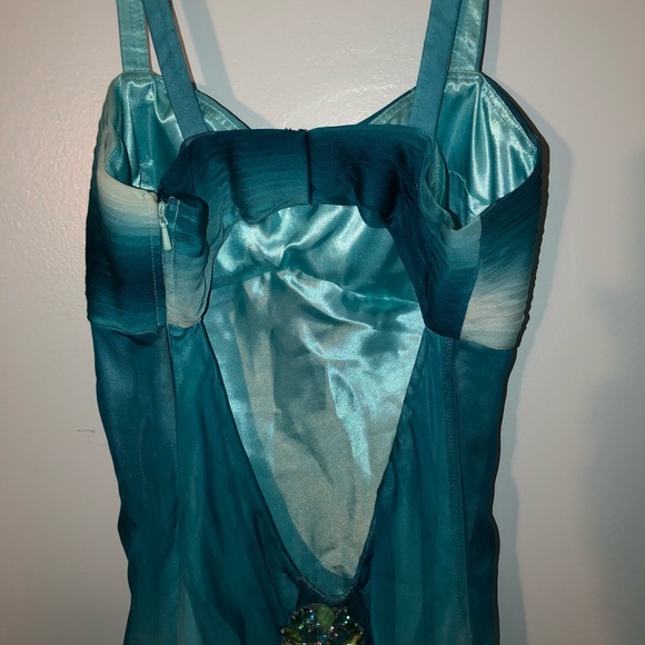 Formal dress - Picture 3 of 3